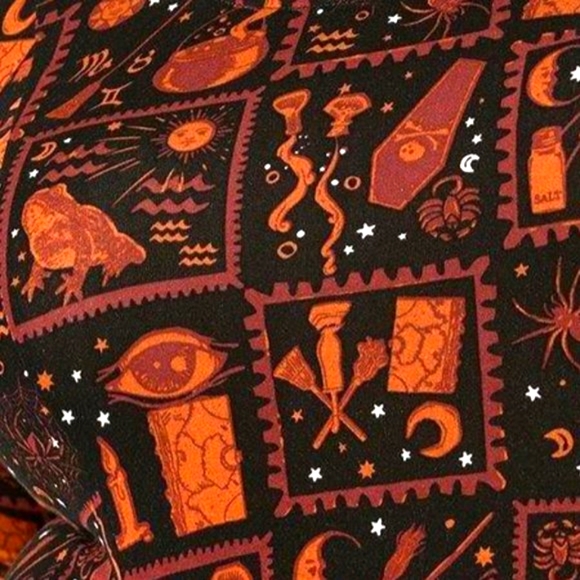 ❤️NWT VINTAGE TORRID DISNEY HOCUS POCUS BOW BLOUSE LONG SLEEVE HALLOWEEN - PLUS - Picture 2 of 12